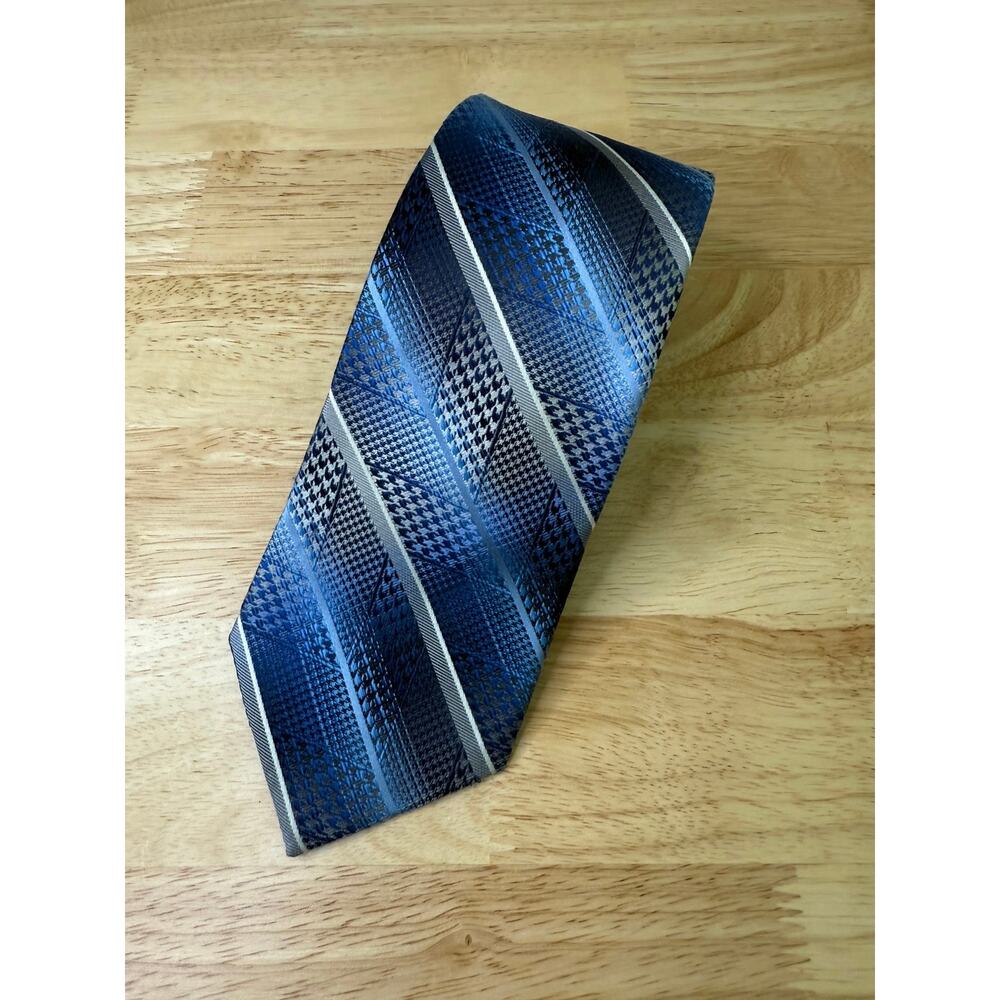 Van Heusen Silk Blend Men's Neck Tie Blue, Black & Silver Striped JL